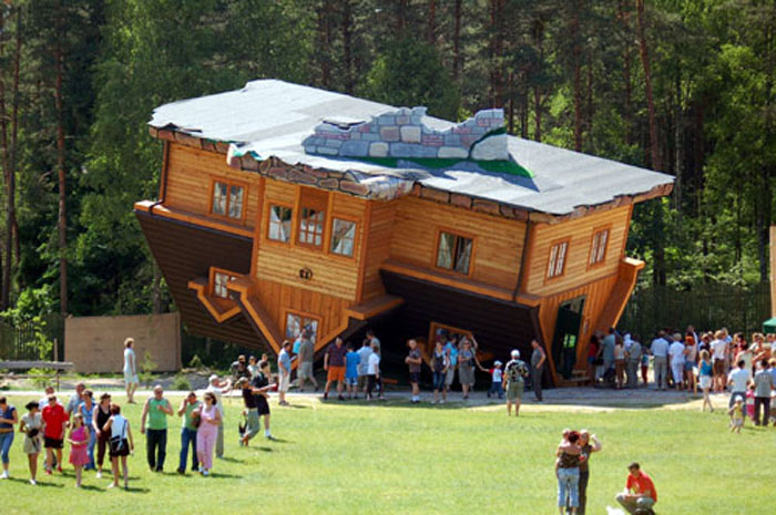 Upside-down-house-Poland-1