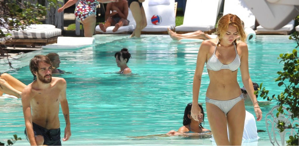 "POOLSIDE"