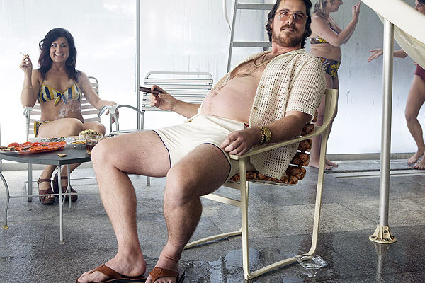 "Un irriconoscibile Christian Bale in American Hustle"