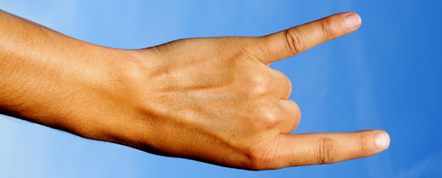 "Le corna a Mano"
